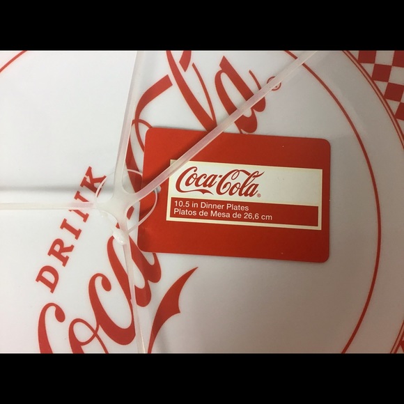 Set of (4) Coca-Cola Melamine Dinner Plates - Picture 5 of 7